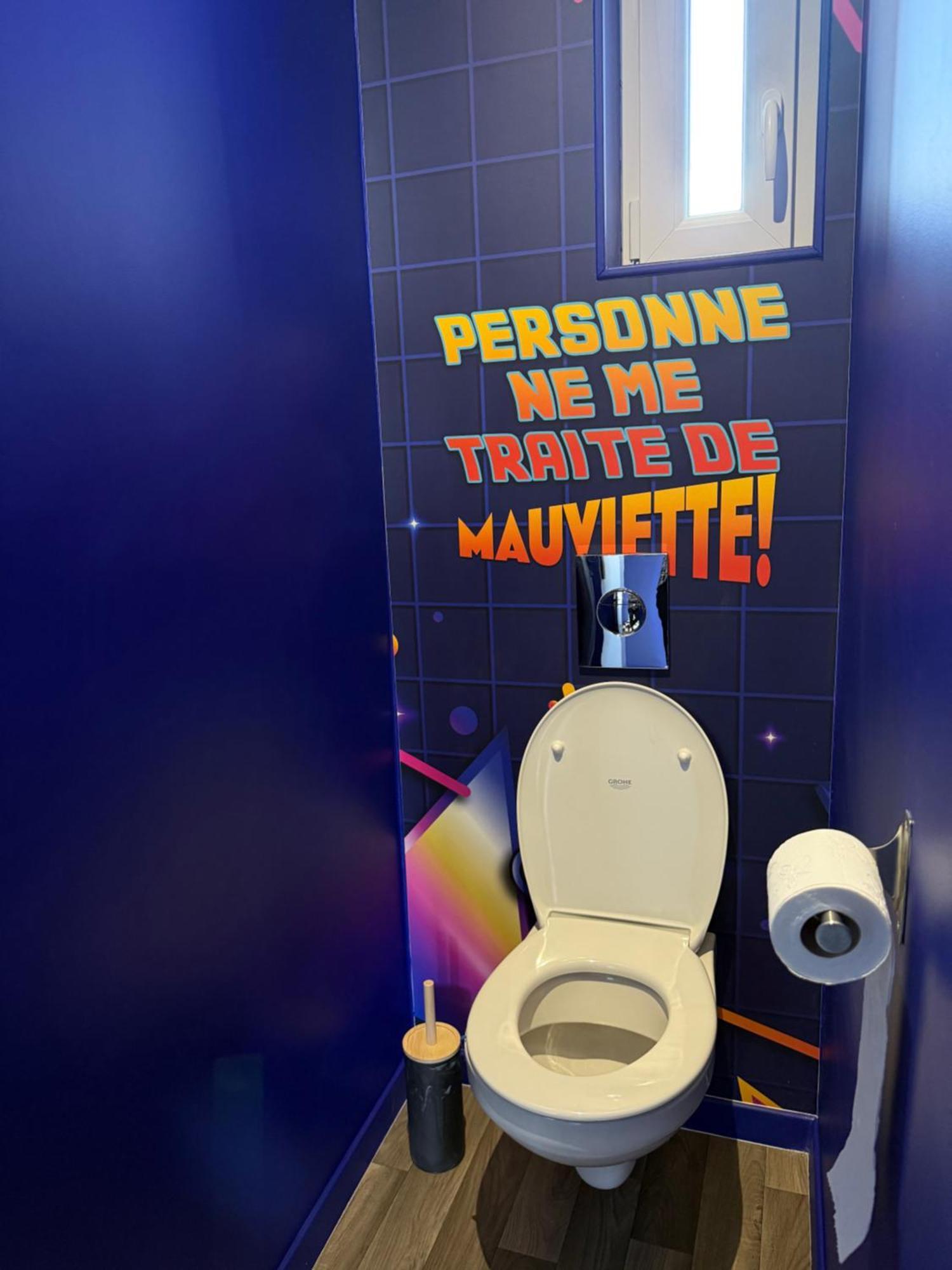 Capsule Retour Vers Le Futur Maubeuge Exteriör bild